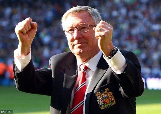 Sir Alex Ferguson thoát khỏi tình trạng hôn mê, đã ngồi dậy và nói chuyện được - Ảnh 1.