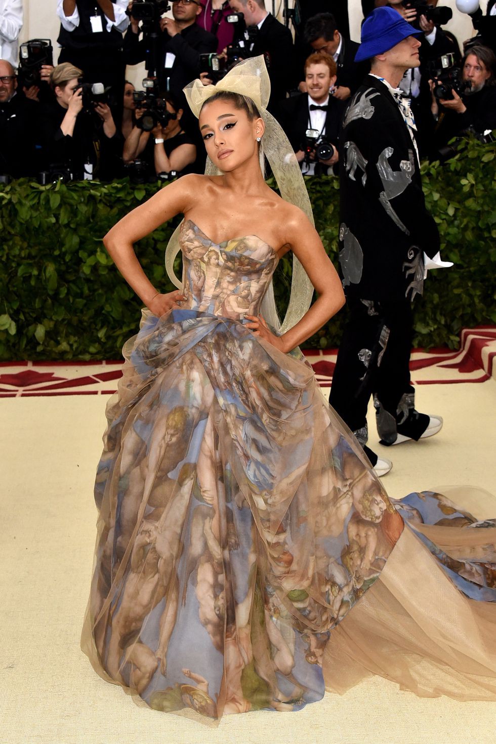 Nếu đã bỏ lỡ Met Gala sáng nay, thì đây là 20 bộ cánh xuất sắc nhất bạn cần ngắm - Ảnh 6. Nếu đã bỏ lỡ Met Gala sáng nay, thì đây là 20 bộ cánh xuất sắc nhất bạn cần ngắm - Ảnh 6.