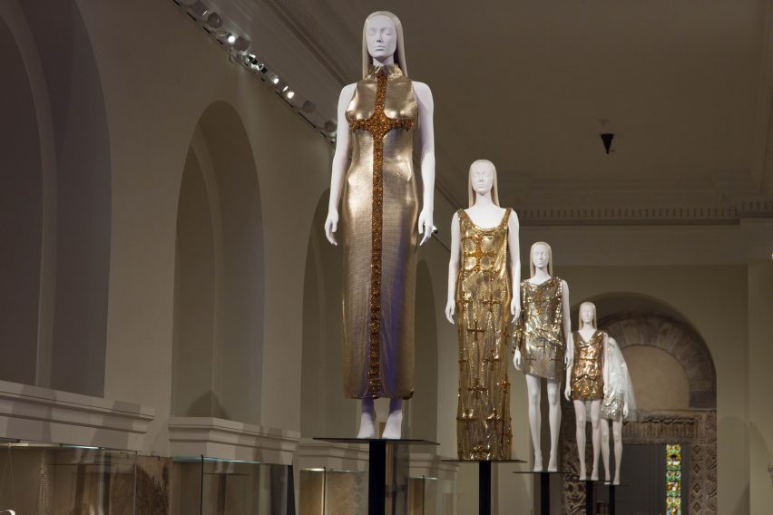 Siêu sao cứ mải miết chặt chém ngoài thảm đỏ, nhưng bên trong này mới là tinh hoa của Met Gala 2018! - Ảnh 10. Siêu sao cứ mải miết chặt chém ngoài thảm đỏ, nhưng bên trong này mới là tinh hoa của Met Gala 2018! - Ảnh 10.