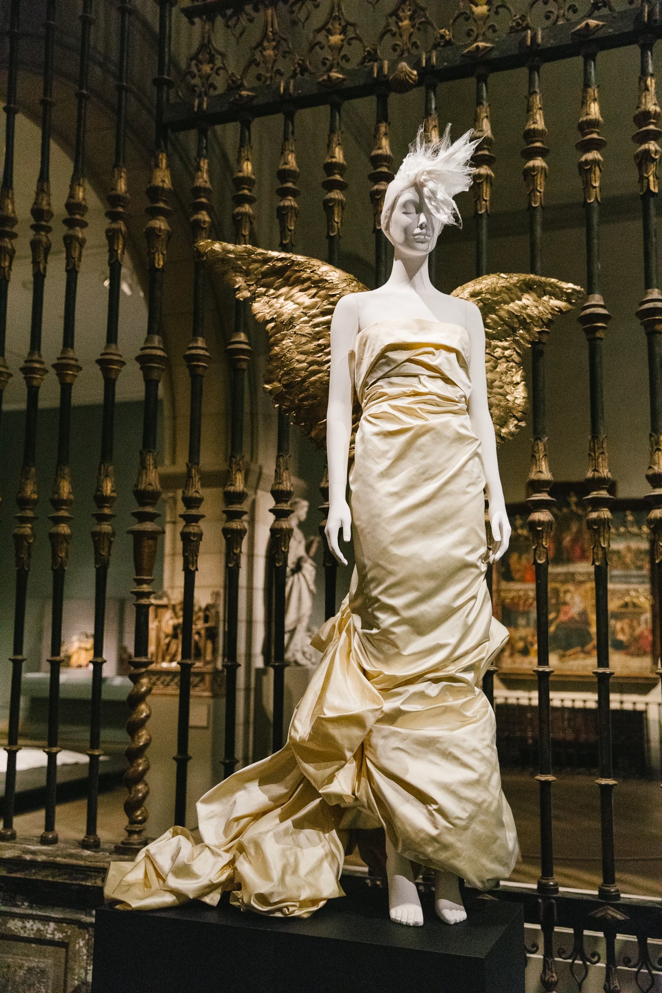 Siêu sao cứ mải miết chặt chém ngoài thảm đỏ, nhưng bên trong này mới là tinh hoa của Met Gala 2018! - Ảnh 4. Siêu sao cứ mải miết chặt chém ngoài thảm đỏ, nhưng bên trong này mới là tinh hoa của Met Gala 2018! - Ảnh 4.