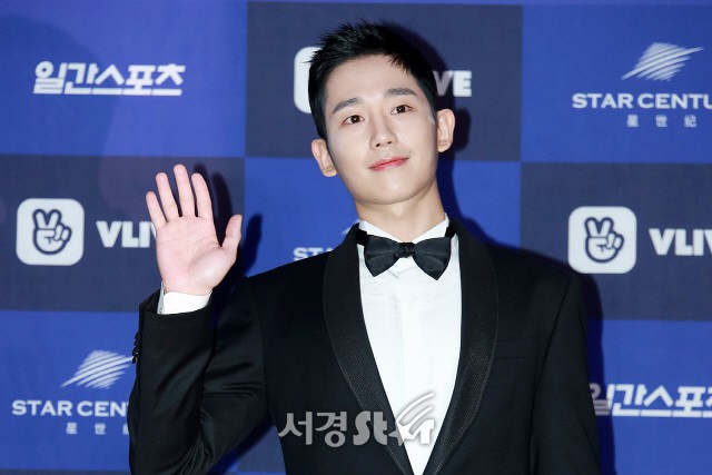 Gần một tuần sau lùm xùm chiếm chỗ tại Baeksang, Jung Hae In lần đầu lên tiếng - Ảnh 2.