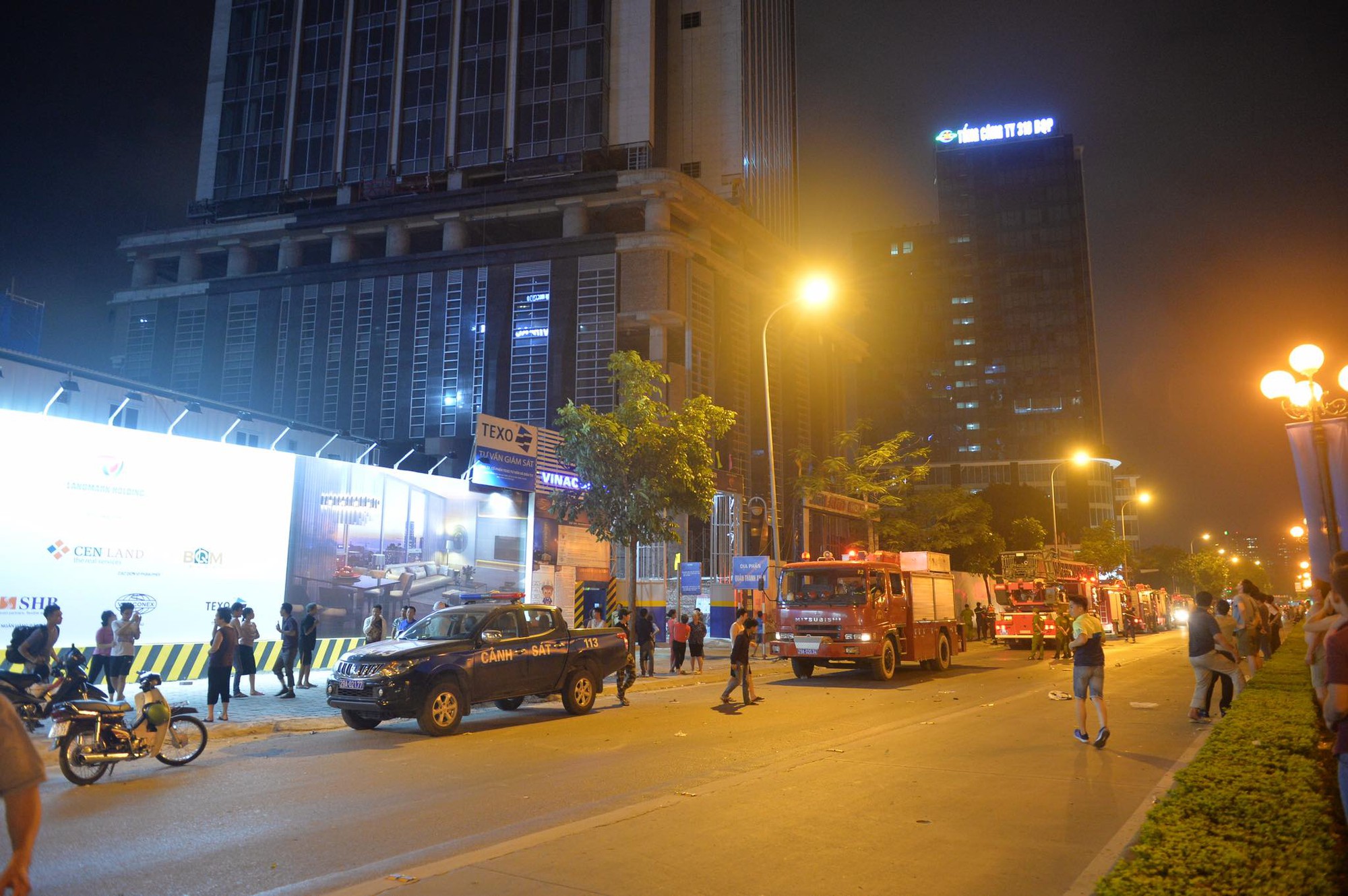 Hà Nội: Cháy toà nhà tháp thương mại trên đường Lê Văn Lương - Ảnh 3.