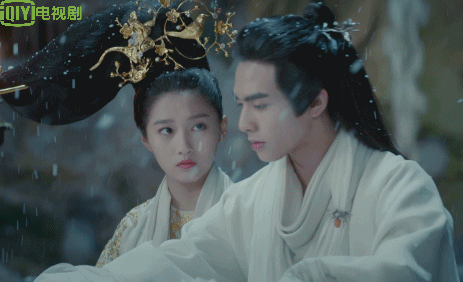 Phượng Tù Hoàng: Quan Hiểu Đồng thân mật với bạn diễn thế này, Luhan có đứng ngồi không yên? - Ảnh 5.