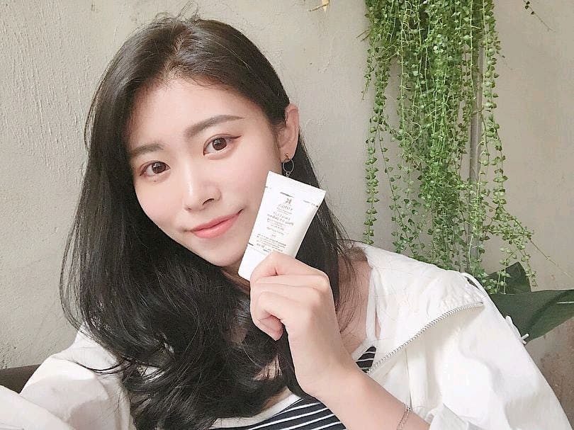 Kem  chống nắng dùng bao nhiêu là đủ cho từng phần? Hãy xem hướng dẫn từ bác sĩ da liễu - Ảnh 2.