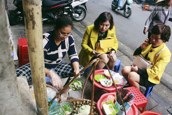 Bún ốc nguội - bùa yêu của mùa hè với cả list quán cho bạn tha hồ lựa chọn - Ảnh 1.