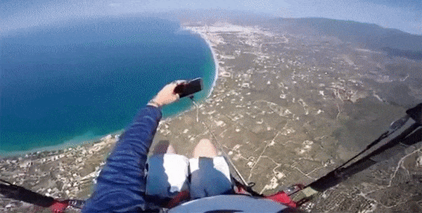 Th&iacute;ch chơi trội selfie ở độ cao gần 800m, anh ch&agrave;ng xui xẻo gặp ngay c&aacute;i kết đắng - Ảnh 1.