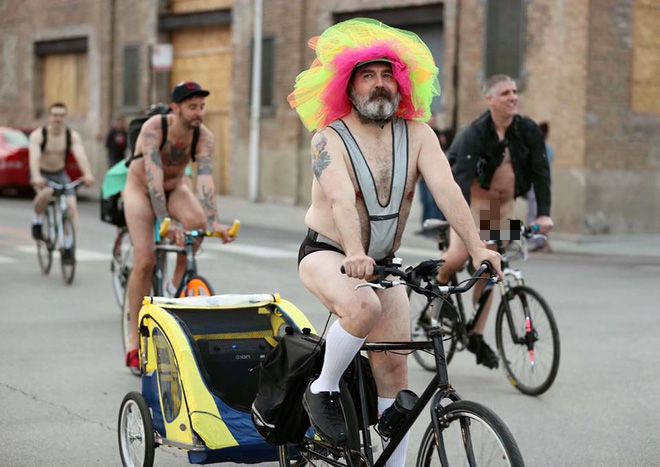 Mỹ: Hàng nghìn người trần như nhộng diễu phố trong ngày lễ hội đạp xe khỏa thân thế giới - Ảnh 3.
