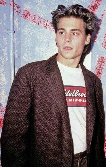 Loạt ảnh Johnny Depp thời trẻ đẹp không chê vào đâu được từng làm bao thiếu nữ trụy tim - Ảnh 9.
