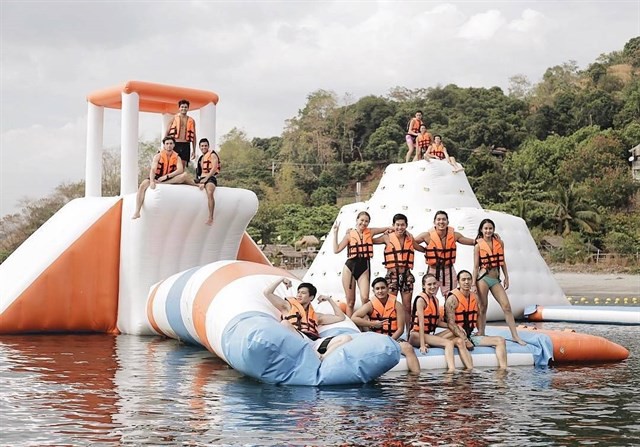 Chiêm ngưỡng công viên phao nổi 7 sắc cầu vồng tại Philippines - điểm nóng check in hè này của giới trẻ Châu Á - Ảnh 20.
