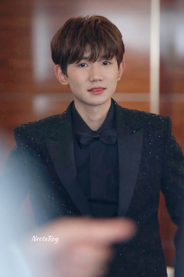 Gương mặt búng ra sữa, ai có thể ngờ Vương Nguyên (TFBoys) đã có cơ bụng 8 múi cuồn cuộn như thế này - Ảnh 1.