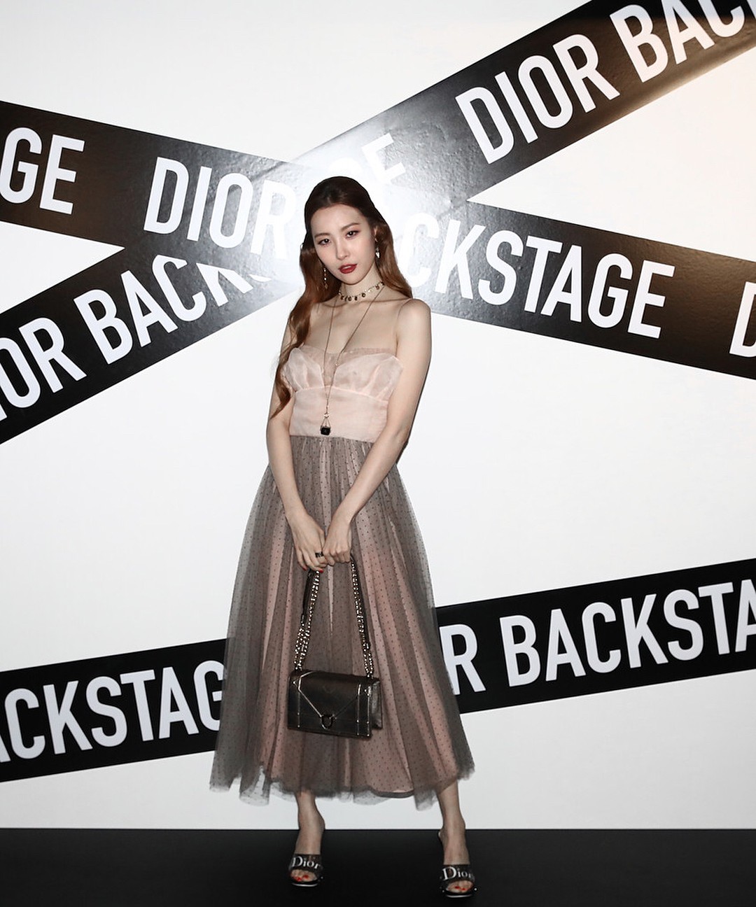Sunmi – Kiko Mizuhara – Cảnh Điềm cùng đọ sắc trong 1 thiết kế: Ai đẹp lấn lướt hơn ai? - Ảnh 1. Sunmi – Kiko Mizuhara – Cảnh Điềm cùng đọ sắc trong 1 thiết kế: Ai đẹp lấn lướt hơn ai? - Ảnh 1.
