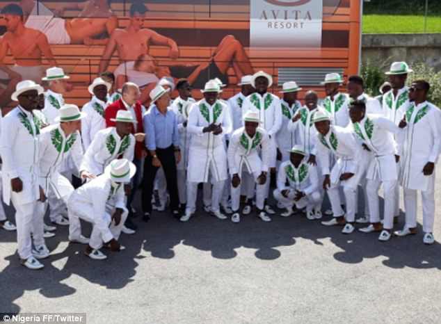 Đội tuyển Nigeria đến World Cup 2018 với thời trang độc đáo - Ảnh 1.