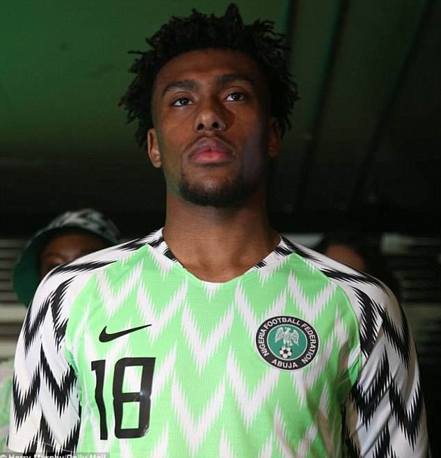 Đội tuyển Nigeria đến World Cup 2018 với thời trang độc đáo - Ảnh 5.