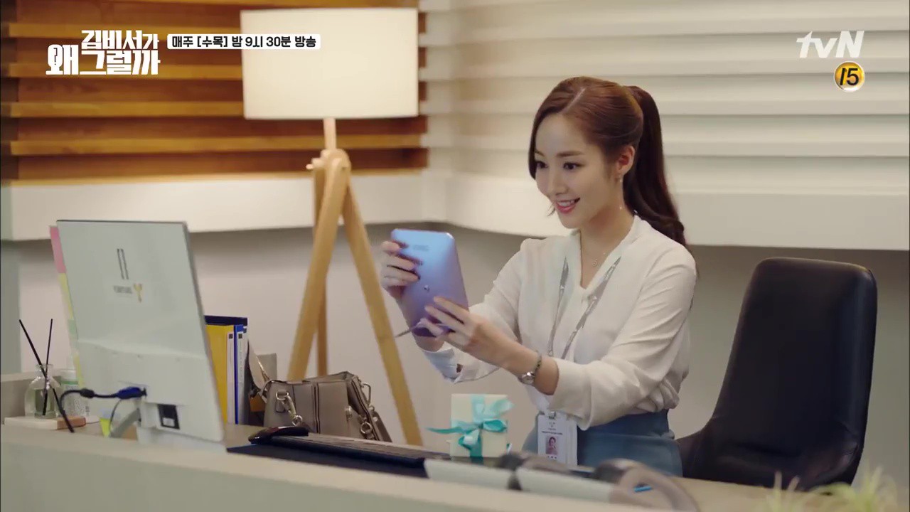 Thư Ký Kim: Trẹo cả chân vì ghen, Park Seo Joon kéo Park Min Young ngã suýt chạm môi rồi! - Ảnh 14. Thư Ký Kim: Trẹo cả chân vì ghen, Park Seo Joon kéo Park Min Young ngã suýt chạm môi rồi! - Ảnh 14.