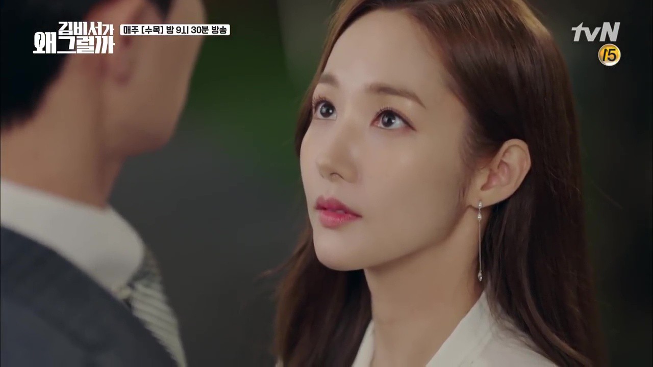 Thư Ký Kim: Trẹo cả chân vì ghen, Park Seo Joon kéo Park Min Young ngã suýt chạm môi rồi! - Ảnh 20. Thư Ký Kim: Trẹo cả chân vì ghen, Park Seo Joon kéo Park Min Young ngã suýt chạm môi rồi! - Ảnh 20.