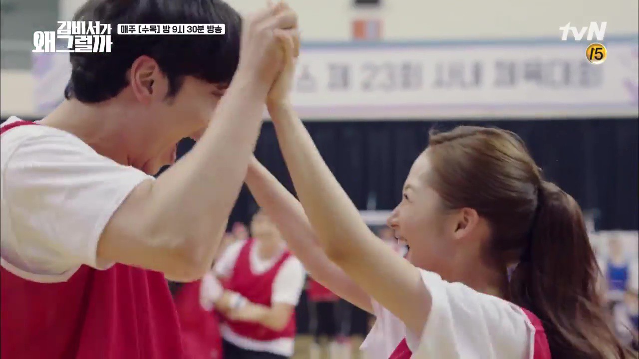 Thư Ký Kim: Trẹo cả chân vì ghen, Park Seo Joon kéo Park Min Young ngã suýt chạm môi rồi! - Ảnh 23. Thư Ký Kim: Trẹo cả chân vì ghen, Park Seo Joon kéo Park Min Young ngã suýt chạm môi rồi! - Ảnh 23.