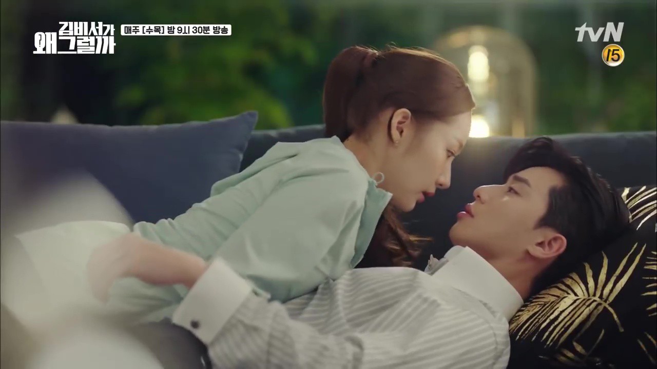 Thư Ký Kim: Trẹo cả chân vì ghen, Park Seo Joon kéo Park Min Young ngã suýt chạm môi rồi! - Ảnh 29. Thư Ký Kim: Trẹo cả chân vì ghen, Park Seo Joon kéo Park Min Young ngã suýt chạm môi rồi! - Ảnh 29.