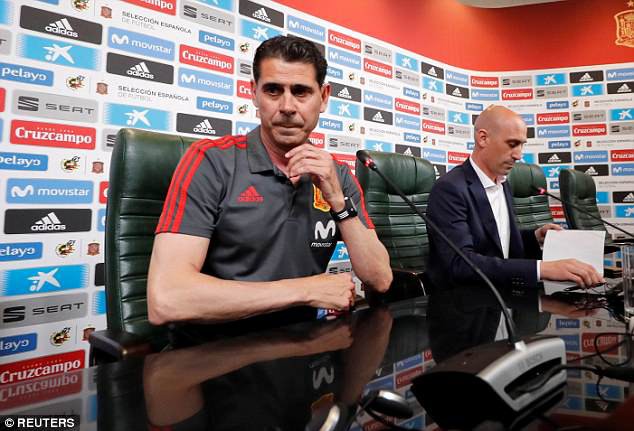 Cesc Fabregas gây sốc sau vụ HLV Julen Lopetegui bị sa thải - Ảnh 3. Cesc Fabregas gây sốc sau vụ HLV Julen Lopetegui bị sa thải - Ảnh 3.