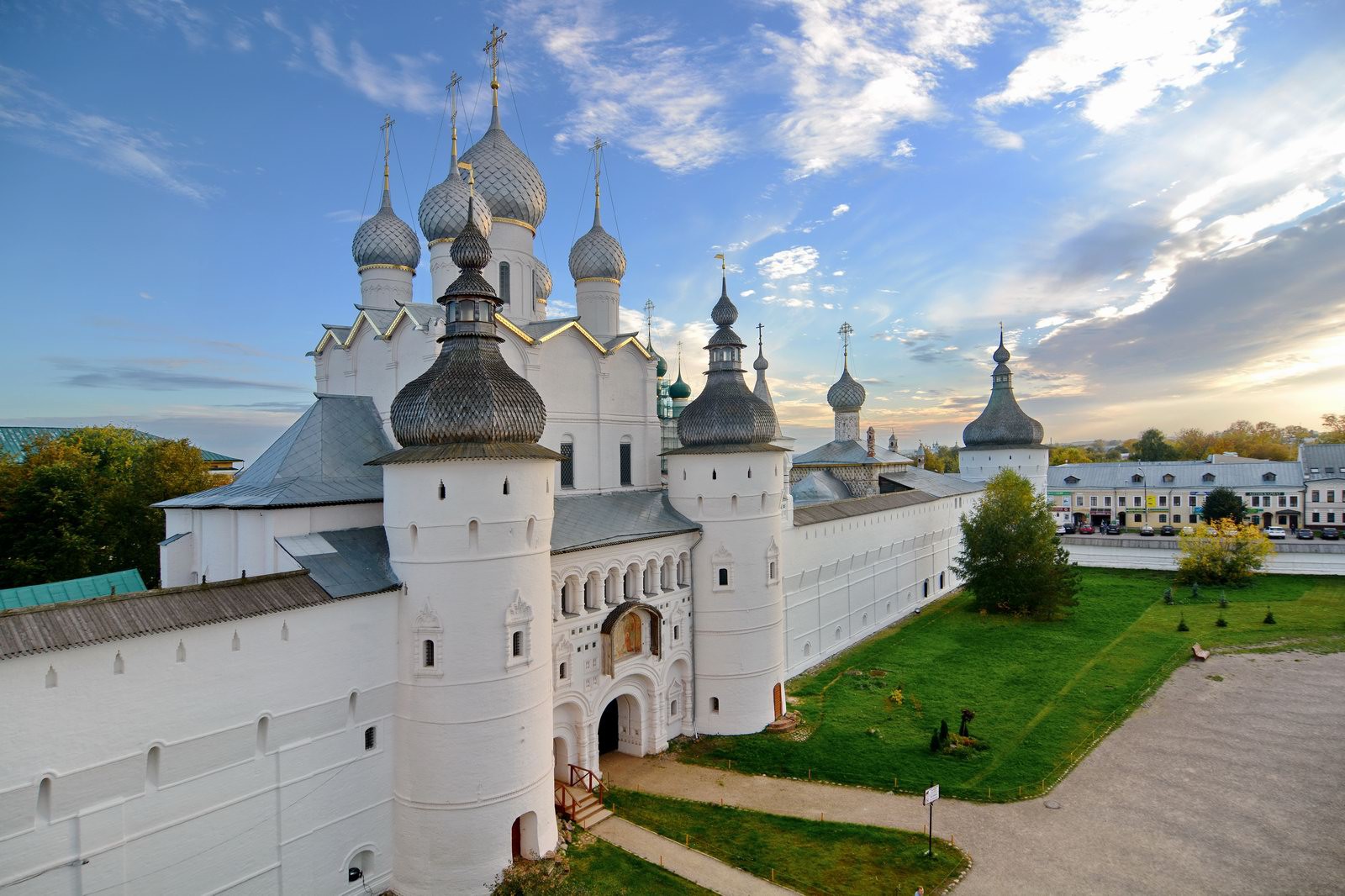 Ростов вели. Ростов Великий Ростовский Кремль. Ростовский Кремль Ярославль. Ростовский Кремль золотое кольцо. Кремль Ростова Великого 1670-1683.