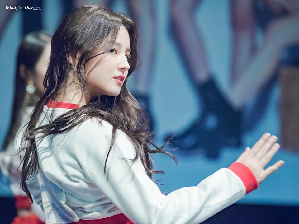 Chùm ảnh: Những công chúa, hoàng tử ngoại quốc của Kpop đẹp rực rỡ trên sân khấu (P.1) - Ảnh 3. Chùm ảnh: Những công chúa, hoàng tử ngoại quốc của Kpop đẹp rực rỡ trên sân khấu (P.1) - Ảnh 3.