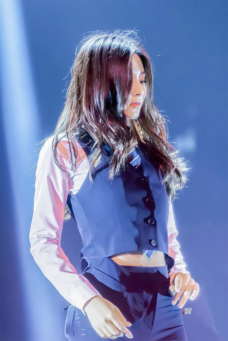 Chùm ảnh: Những công chúa, hoàng tử ngoại quốc của Kpop đẹp rực rỡ trên sân khấu (P.1) - Ảnh 23. Chùm ảnh: Những công chúa, hoàng tử ngoại quốc của Kpop đẹp rực rỡ trên sân khấu (P.1) - Ảnh 23.