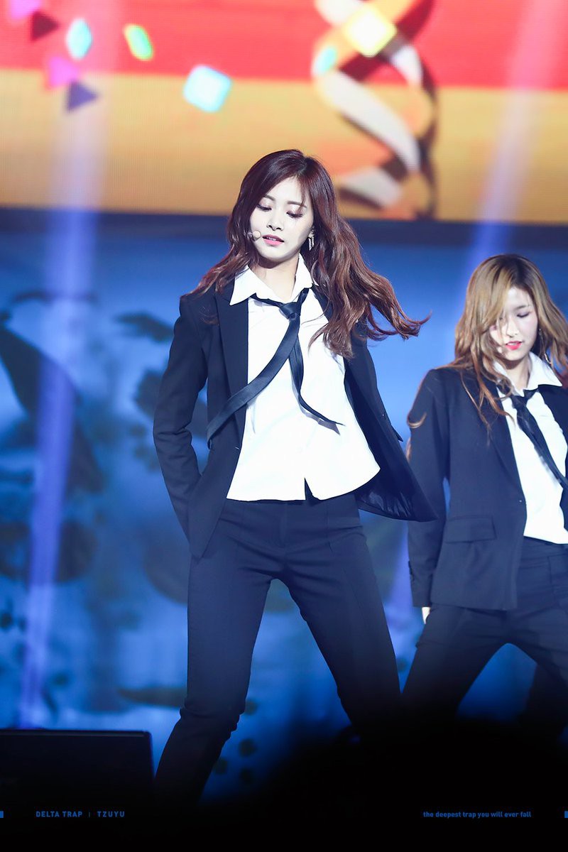 Chùm ảnh: Những công chúa, hoàng tử ngoại quốc của Kpop đẹp rực rỡ trên sân khấu (P.1) - Ảnh 22. Chùm ảnh: Những công chúa, hoàng tử ngoại quốc của Kpop đẹp rực rỡ trên sân khấu (P.1) - Ảnh 22.