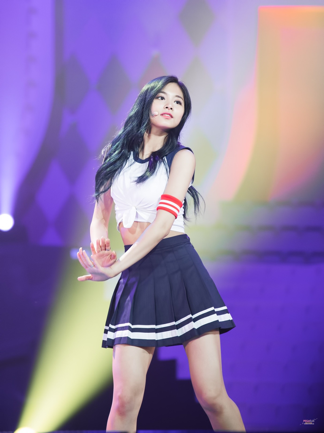 Chùm ảnh: Những công chúa, hoàng tử ngoại quốc của Kpop đẹp rực rỡ trên sân khấu (P.1) - Ảnh 30. Chùm ảnh: Những công chúa, hoàng tử ngoại quốc của Kpop đẹp rực rỡ trên sân khấu (P.1) - Ảnh 30.