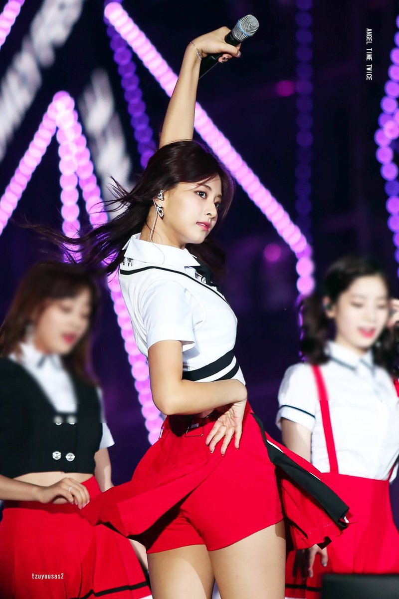 Chùm ảnh: Những công chúa, hoàng tử ngoại quốc của Kpop đẹp rực rỡ trên sân khấu (P.1) - Ảnh 31. Chùm ảnh: Những công chúa, hoàng tử ngoại quốc của Kpop đẹp rực rỡ trên sân khấu (P.1) - Ảnh 31.
