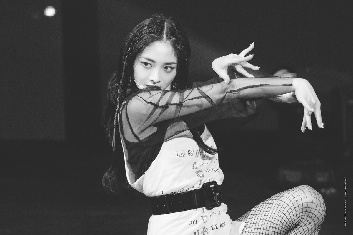 Chùm ảnh: Những công chúa, hoàng tử ngoại quốc của Kpop đẹp rực rỡ trên sân khấu (P.1) - Ảnh 51. Chùm ảnh: Những công chúa, hoàng tử ngoại quốc của Kpop đẹp rực rỡ trên sân khấu (P.1) - Ảnh 51.