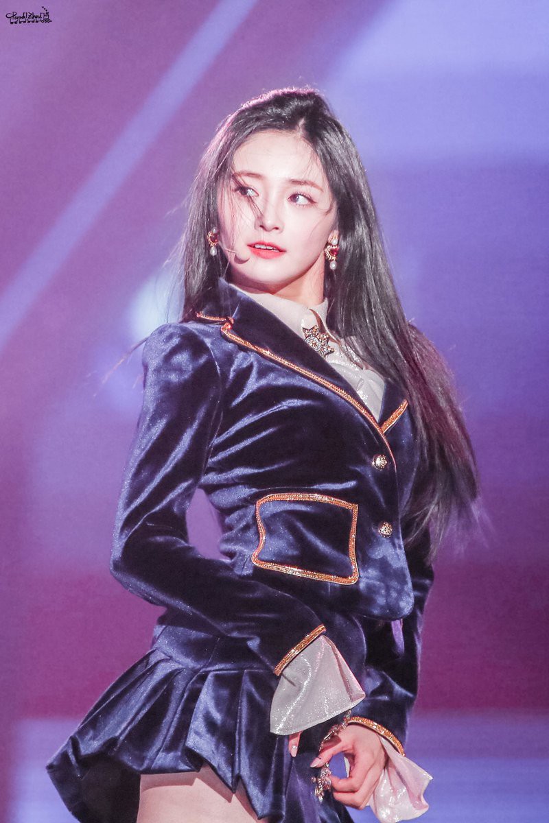 Chùm ảnh: Những công chúa, hoàng tử ngoại quốc của Kpop đẹp rực rỡ trên sân khấu (P.1) - Ảnh 48. Chùm ảnh: Những công chúa, hoàng tử ngoại quốc của Kpop đẹp rực rỡ trên sân khấu (P.1) - Ảnh 48.