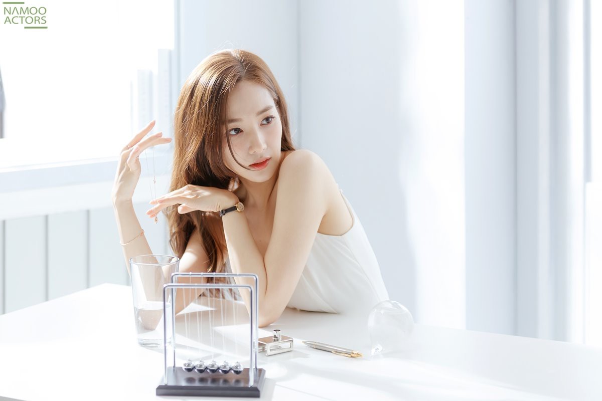 Ảnh hậu trường đẹp khó tin của đệ nhất dao kéo Park Min Young: Đẳng cấp còn hơn cả thần tiên tỉ tỉ - Ảnh 1.