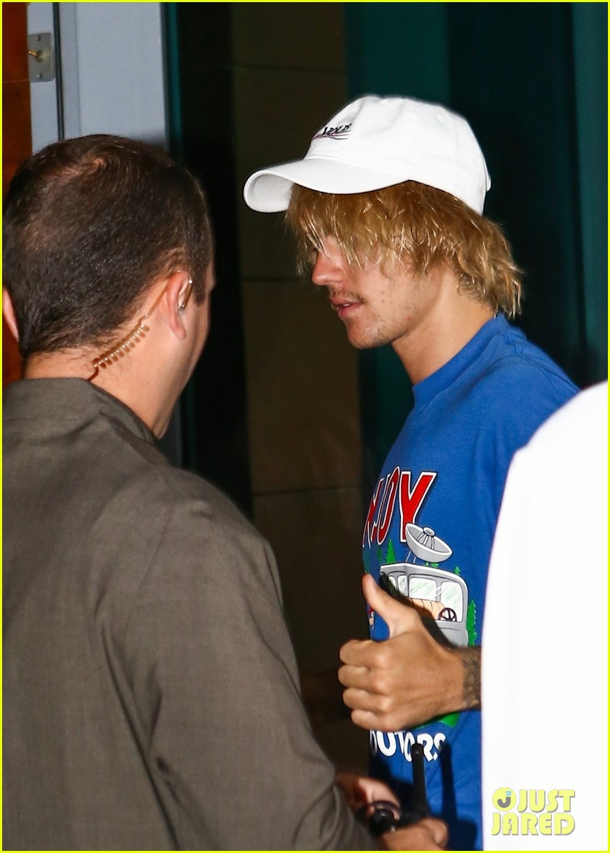 Justin Bieber đầu bù tóc rối, tái hợp cùng mỹ nhân nóng bỏng nhất thế giới trên phố - Ảnh 2.