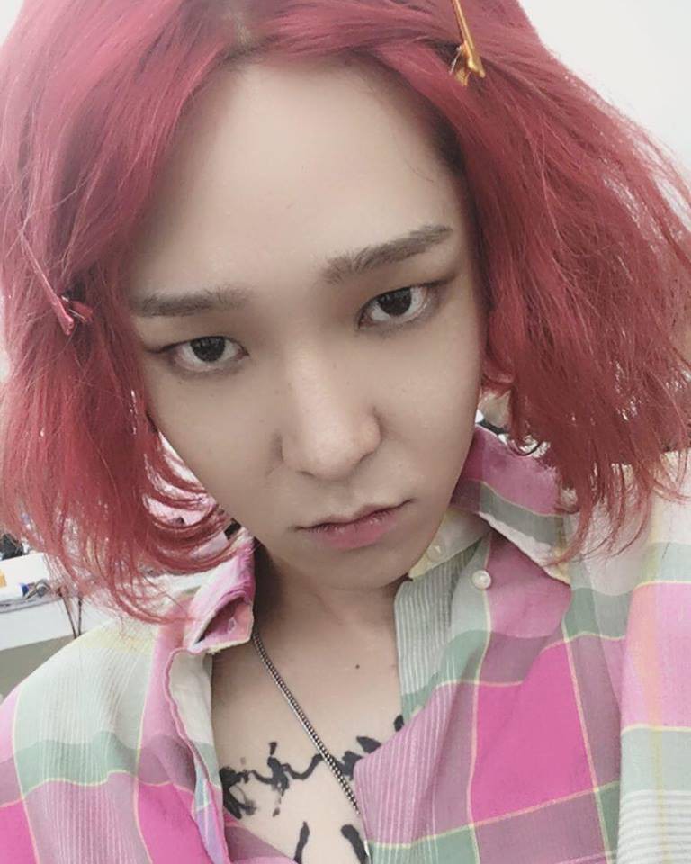Đổi gió với tóc hồng, Nam Tae Hyun khiến cộng đồng netizen Việt - Hàn la oai oái - Ảnh 1. Đổi gió với tóc hồng, Nam Tae Hyun khiến cộng đồng netizen Việt - Hàn la oai oái - Ảnh 1.