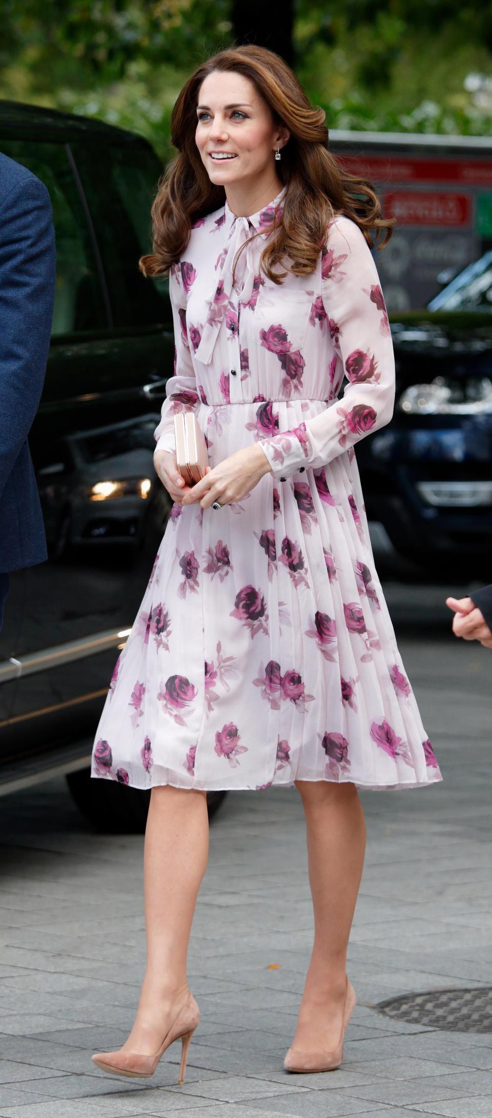 Thường phá vỡ quy tắc Hoàng gia về trang phục, nhưng có điều này Meghan Markle lại chưa bao giờ làm - Ảnh 7.