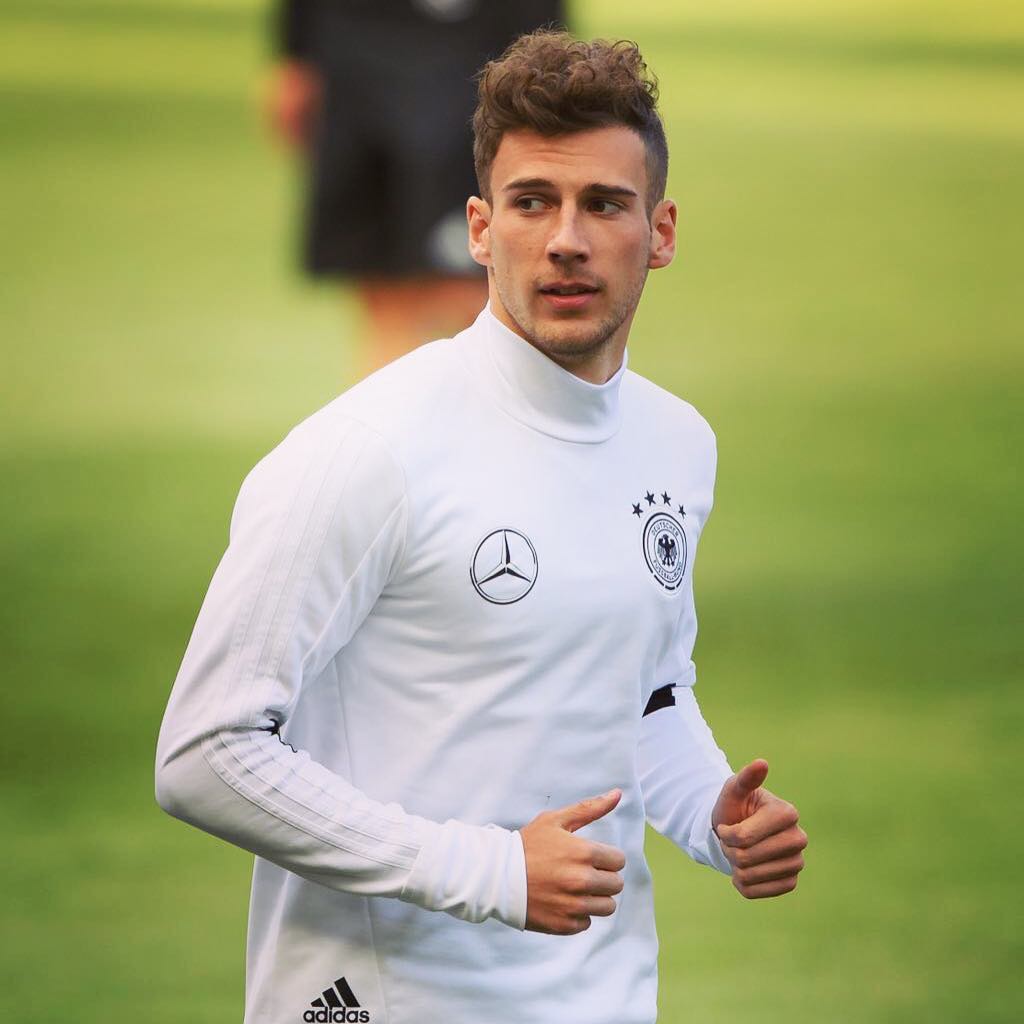 Ăn mặc bảnh bao, thần thái xuất sắc: Tiền vệ đội tuyển Đức chính là crush mới của hội fan girl xuyên lục địa - Ảnh 2.