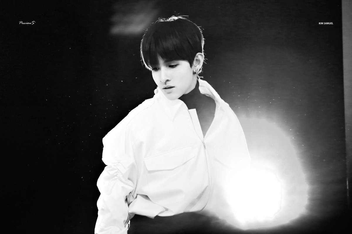Chùm ảnh: Những công chúa, hoàng tử ngoại quốc của Kpop tỏa sáng rực rỡ trên sân khấu (P.2) - Ảnh 7.