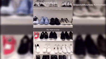 Chẳng k&eacute;m cạnh con g&aacute;i, mẹ của Kylie Jenner cũng c&oacute; ph&ograve;ng để đồ ho&agrave;nh tr&aacute;ng như cửa h&agrave;ng thời trang cao cấp - Ảnh 4.