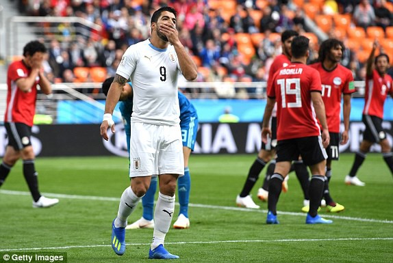 Suarez bỏ lỡ không tưởng, Uruguay vẫn hạ Ai Cập ở phút 89 - Ảnh 4.