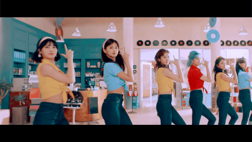 TWICE tung MV x&agrave;o lại hit của The Jackson 5 với phong c&aacute;ch cực k&igrave; vui nhộn - Ảnh 2.