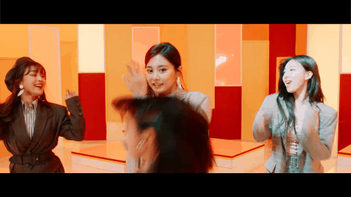 TWICE tung MV x&agrave;o lại hit của The Jackson 5 với phong c&aacute;ch cực k&igrave; vui nhộn - Ảnh 4.