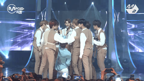Tội cho ch&agrave;ng trai ấy: So&aacute;i ca như Seong Woo qua tay Wanna One cũng hết so&aacute;i - Ảnh 1.