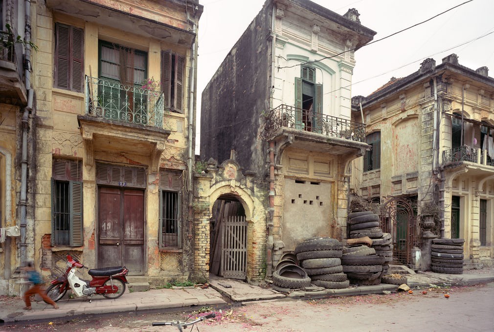 Bạn có nhận ra những góc phố quen của Hà Nội trong bộ ảnh 36 phố phường được chụp trong suốt 30 năm? - Ảnh 6.