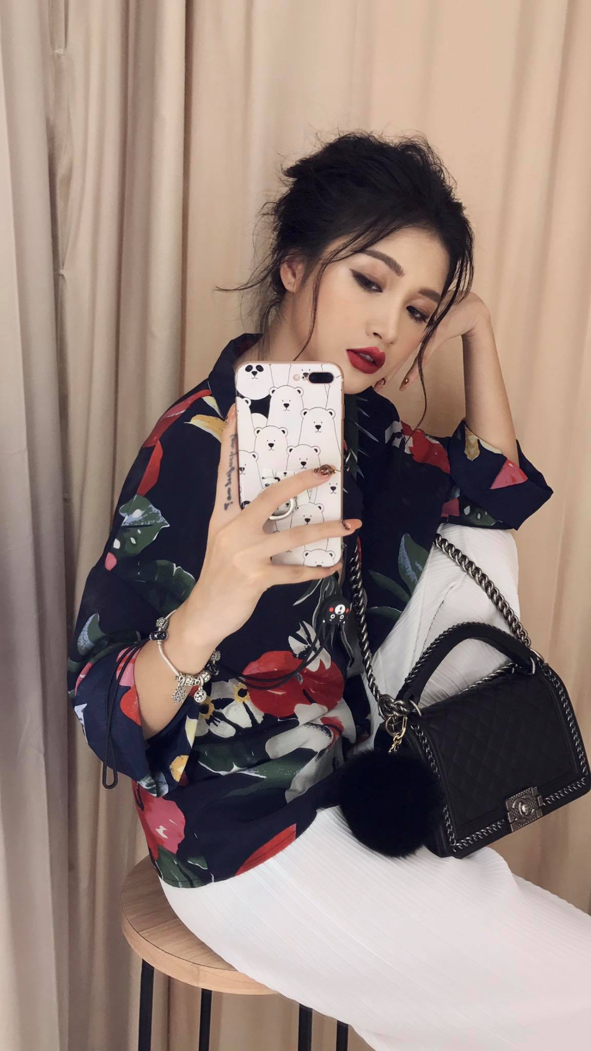 Soi nhan sắc chuẩn hot girl của 5 cô nàng nóng bỏng nhất dàn cổ vũ World Cup năm nay! - Ảnh 9. Soi nhan sắc chuẩn hot girl của 5 cô nàng nóng bỏng nhất dàn cổ vũ World Cup năm nay! - Ảnh 9.