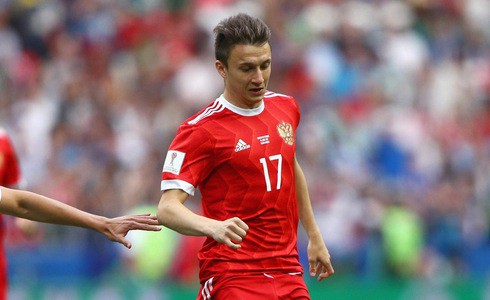 Radar trai đẹp World Cup: Trai trẻ số 17 của đội tuyển Nga vừa đá hay vừa điển trai, mắt buồn gây thương nhớ - Ảnh 2.