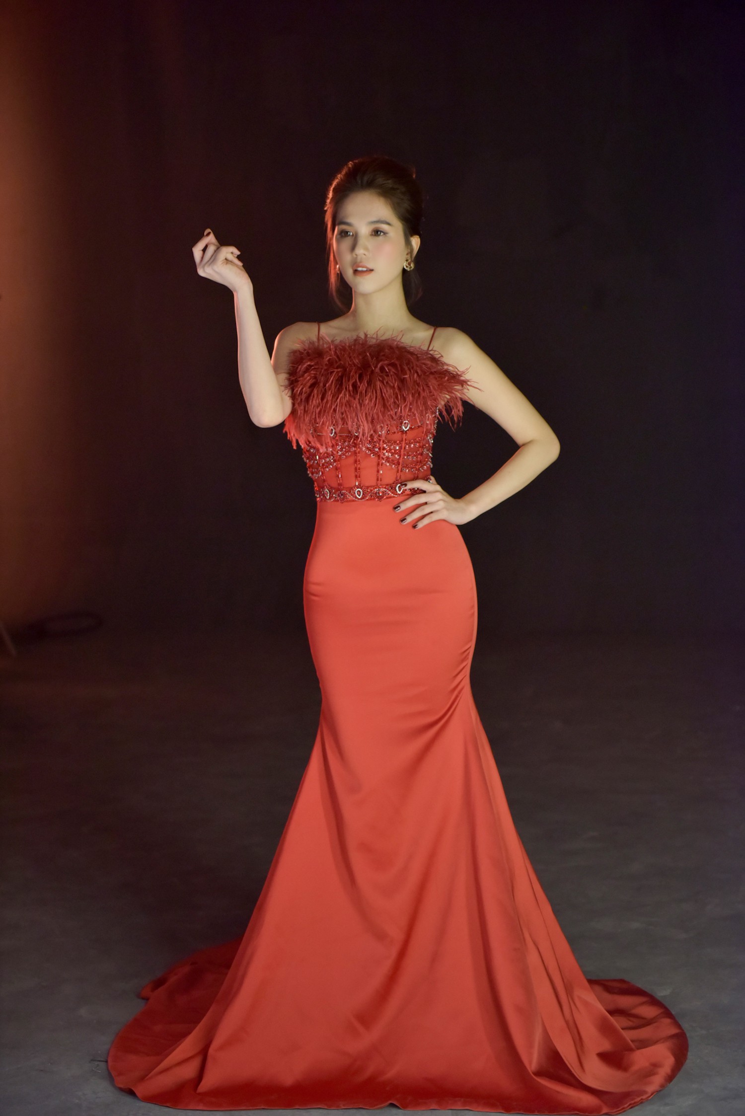 Võ Hoàng Yến, Chi Pu, Ngọc Trinh, Hương Giang sẽ là tứ đại mỹ nhân trong show diễn của NTK Đỗ Long - Ảnh 8.