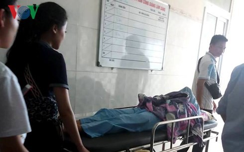 Vụ c&ocirc; g&aacute;i bị lột đồ, đổ mắm ớt giữa đường: C&ocirc;ng an khẳng định l&agrave; vụ đ&aacute;nh ghen - Ảnh 2.