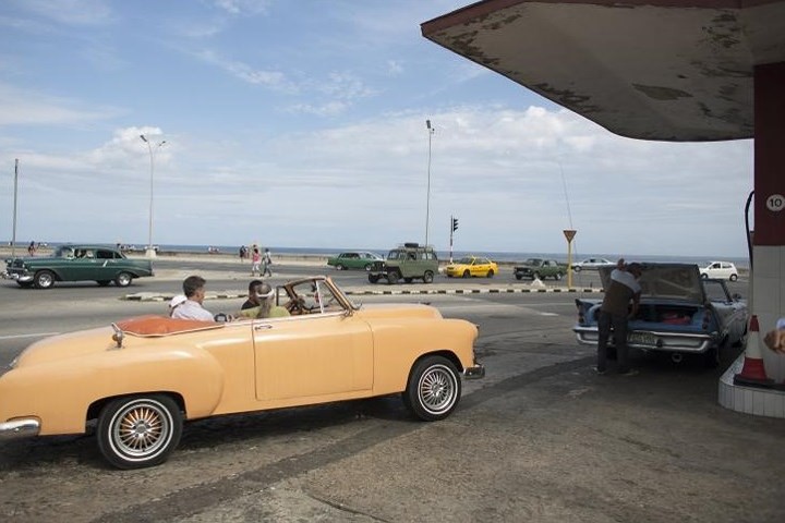 Ảnh: Vẻ đẹp hớp hồn của các xe ô tô cổ trên các góc phố nẻo đường Cuba - Ảnh 4.