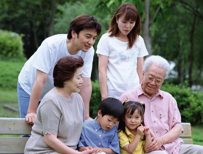 Cả nhà ra đây mà xem: Già chống gậy đi còn khó mà vẫn hăng hái đến họp lớp - chuyện chỉ có ở Trung Quốc - Ảnh 7.