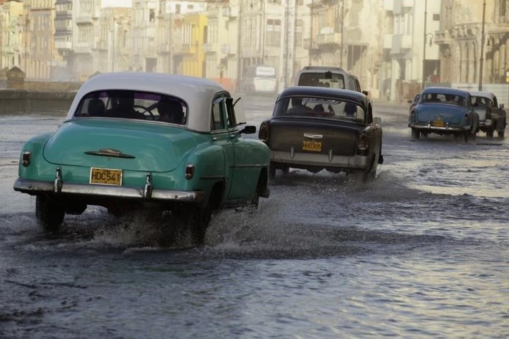 Ảnh: Vẻ đẹp hớp hồn của các xe ô tô cổ trên các góc phố nẻo đường Cuba - Ảnh 8. Ảnh: Vẻ đẹp hớp hồn của các xe ô tô cổ trên các góc phố nẻo đường Cuba - Ảnh 8.