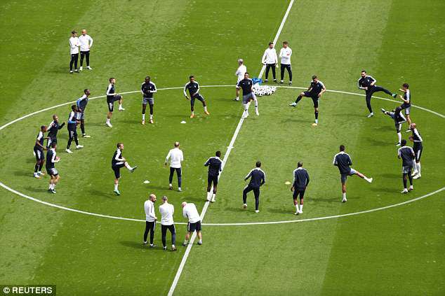 Đội hình tiền tỷ của Pháp khởi động cho trận đấu khai màn World Cup 2018 - Ảnh 5.